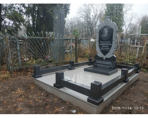 Мемориальный комплекс  из гранита  РК-25 договорная цена