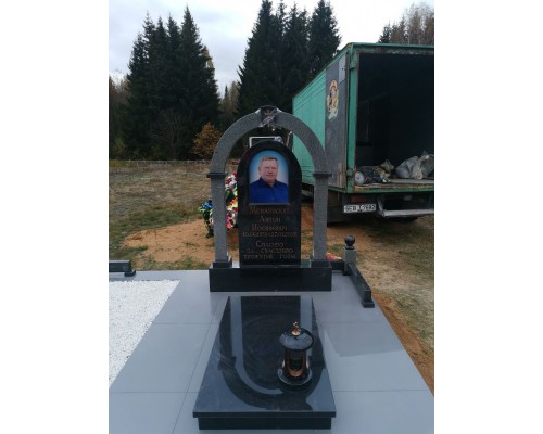 Мемориальный комплекс  из гранита  РК-17 договорная цена