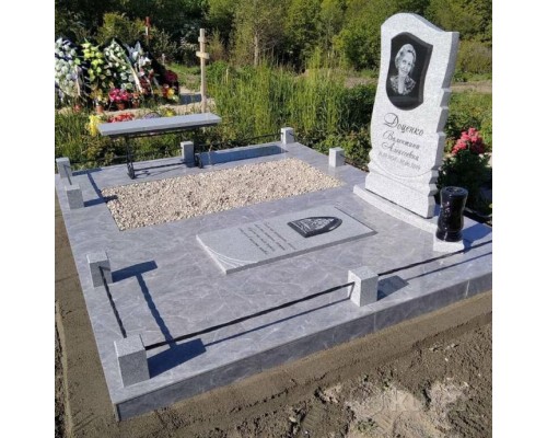 Мемориальный комплекс  из гранита  РК-26 договорная цена