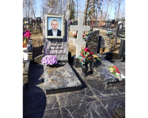 Мемориальный комплекс  из гранита  РК-13 договорная цена