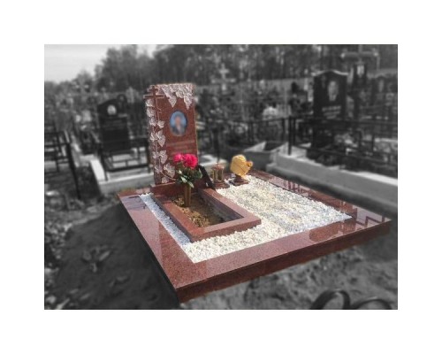 Мемориальный комплекс  из гранита  РК-9 договорная цена